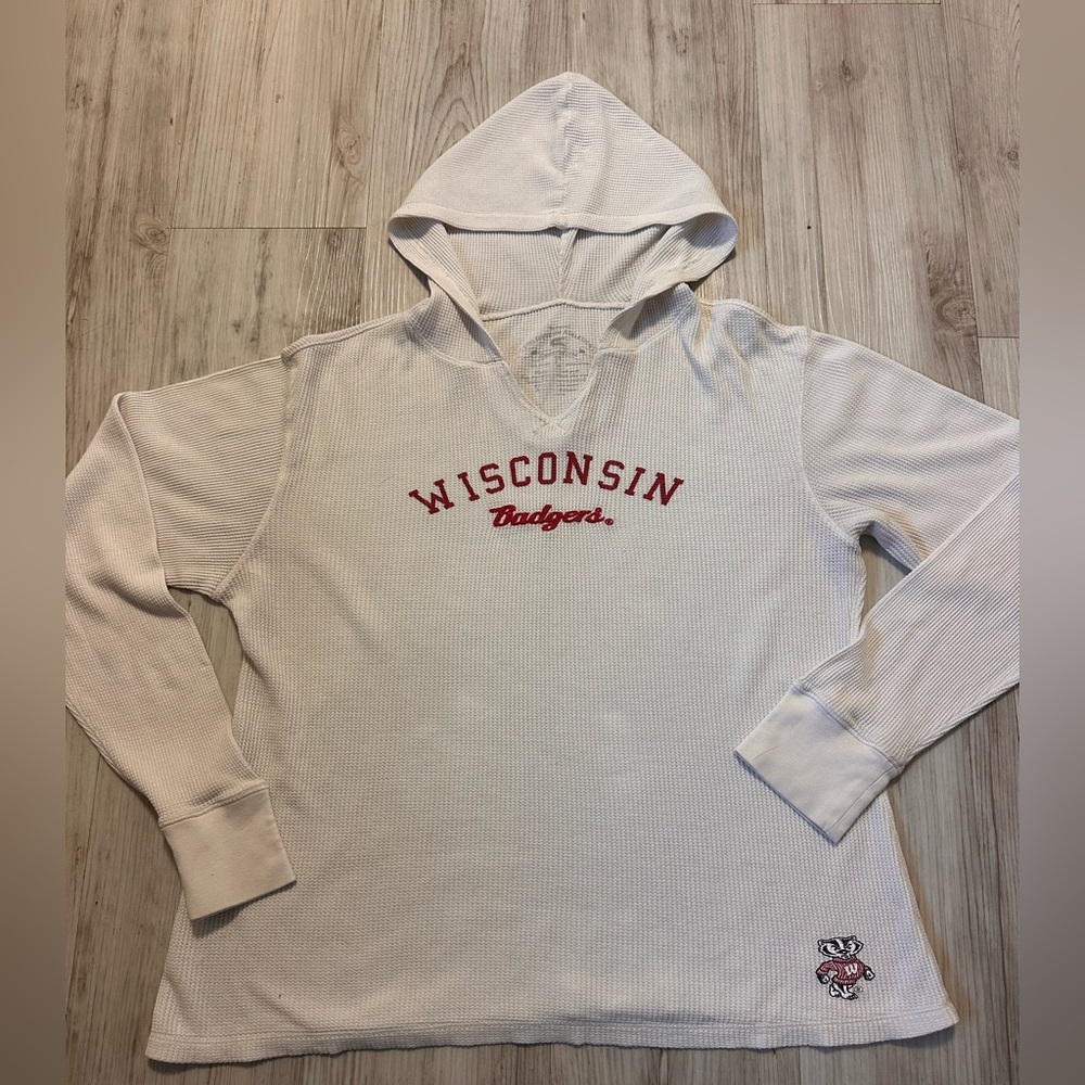Size Large Colosseum Athletics Wisconsin Badgers long sleeve with hood